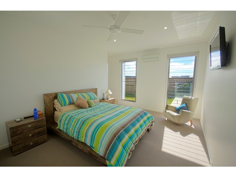 8 Headland Drive, Birtinya QLD 4575