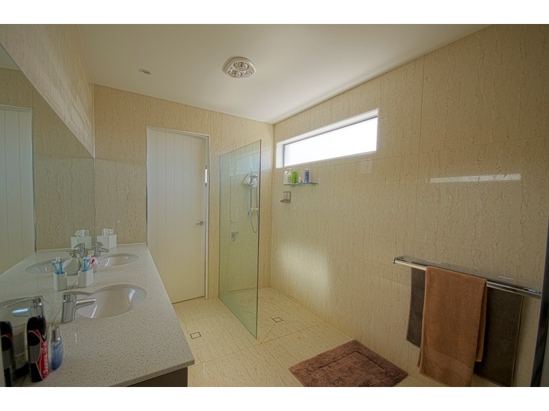 8 Headland Drive, Birtinya QLD 4575