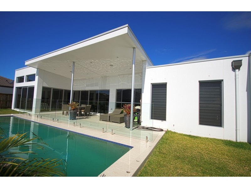 8 Headland Drive, Birtinya QLD 4575