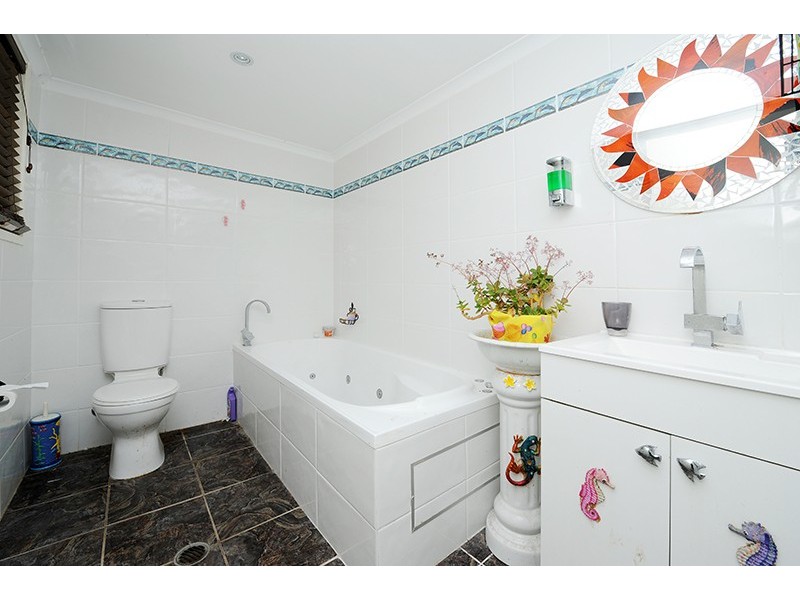 1 Pinewood Street, Little Mountain QLD 4551