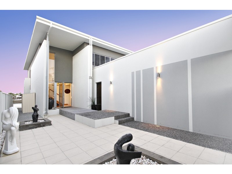 35 Barbuda Circuit, Kawana Island QLD 4575