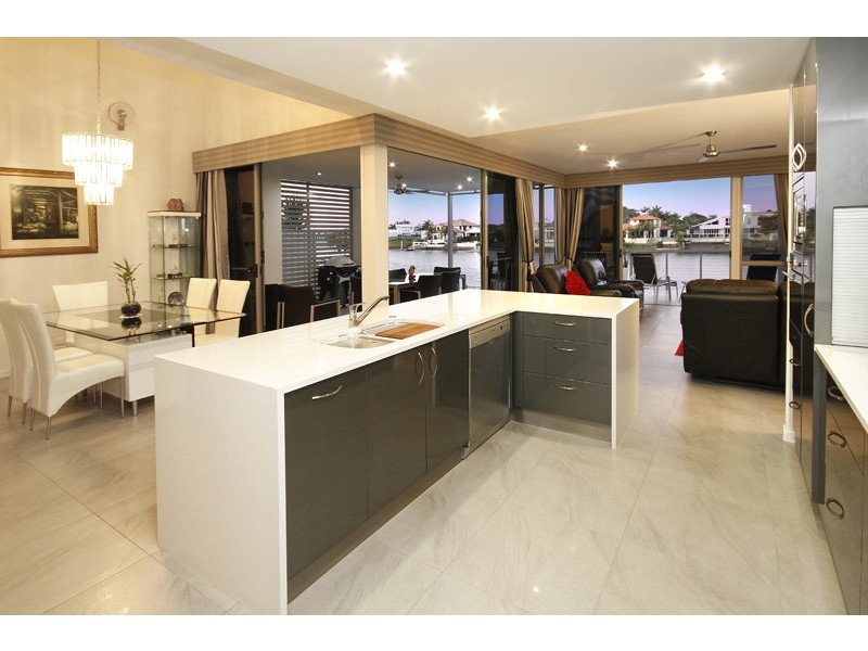 35 Barbuda Circuit, Kawana Island QLD 4575