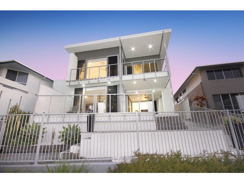 35 Barbuda Circuit, Kawana Island QLD 4575