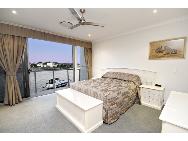 35 Barbuda Circuit, Kawana Island QLD 4575