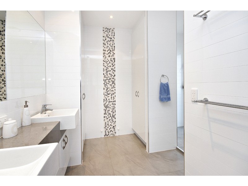 35 Barbuda Circuit, Kawana Island QLD 4575