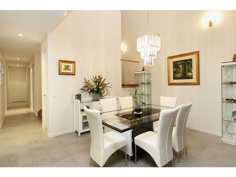 35 Barbuda Circuit, Kawana Island QLD 4575