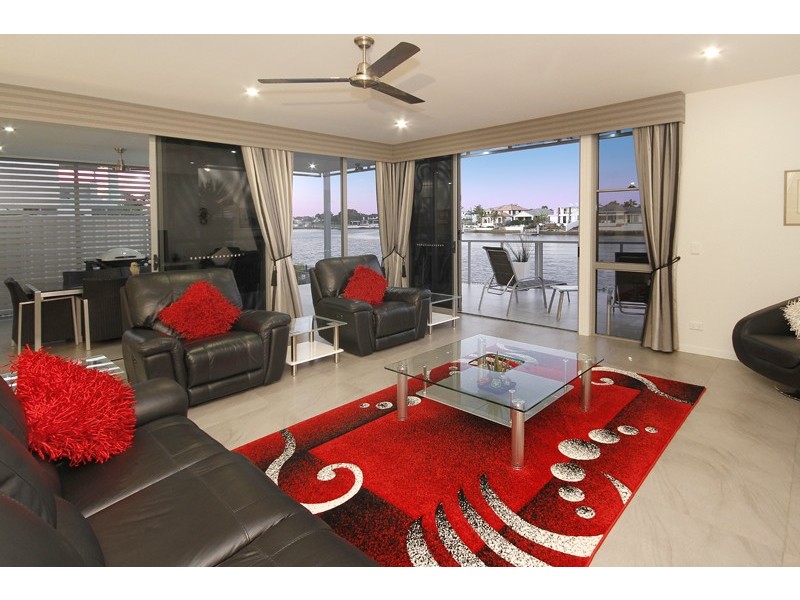 35 Barbuda Circuit, Kawana Island QLD 4575