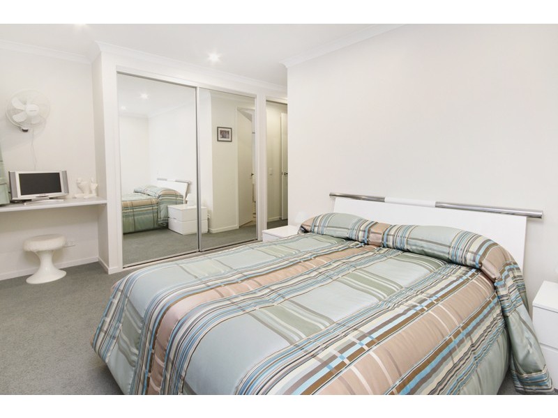 35 Barbuda Circuit, Kawana Island QLD 4575