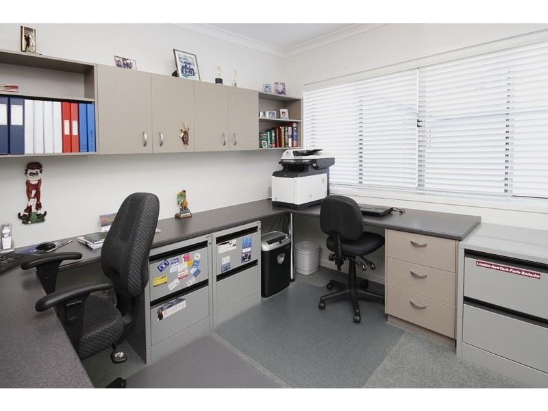 35 Barbuda Circuit, Kawana Island QLD 4575