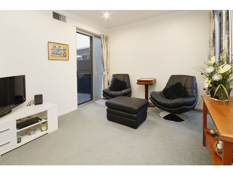 35 Barbuda Circuit, Kawana Island QLD 4575