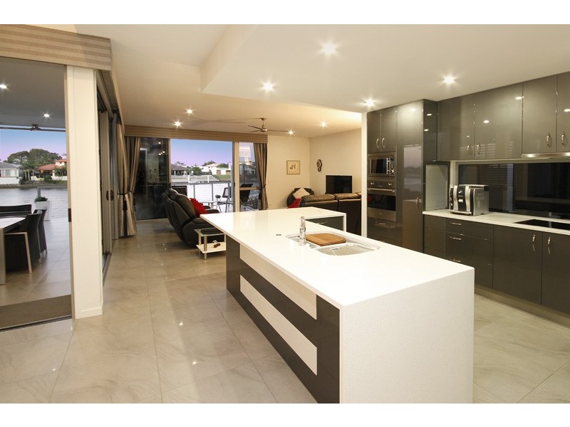 35 Barbuda Circuit, Kawana Island QLD 4575