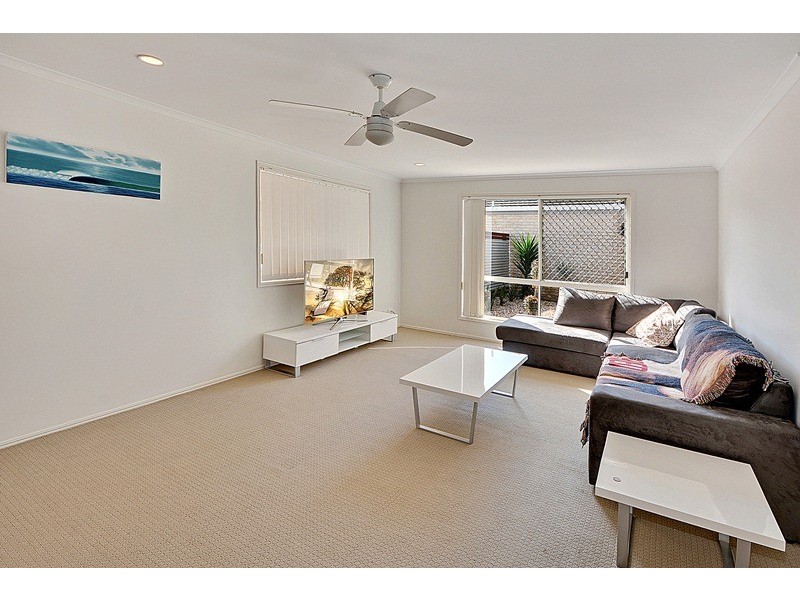 39 Lakeshore Place, Little Mountain QLD 4551