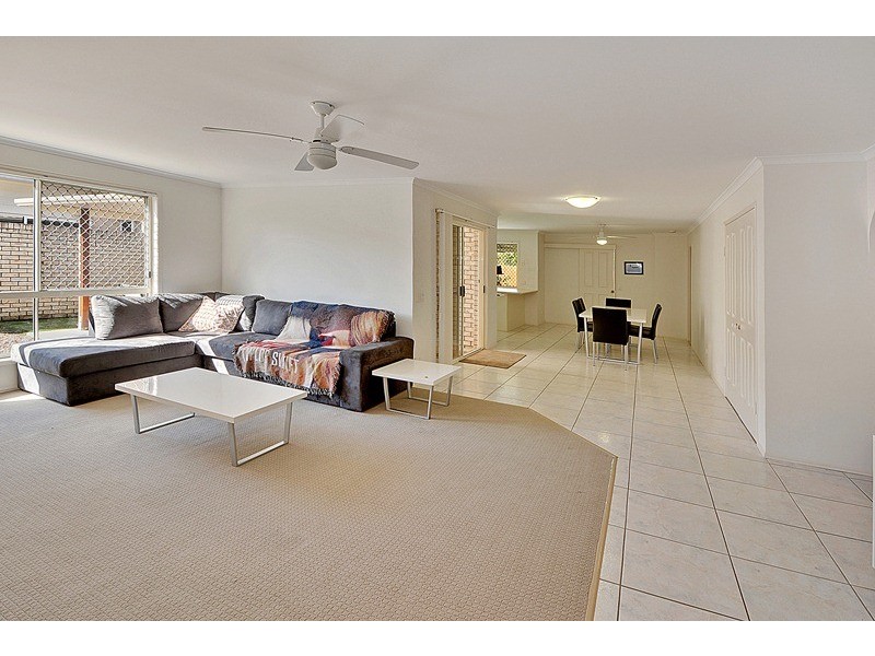 39 Lakeshore Place, Little Mountain QLD 4551