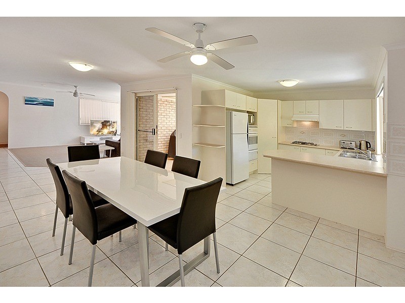 39 Lakeshore Place, Little Mountain QLD 4551