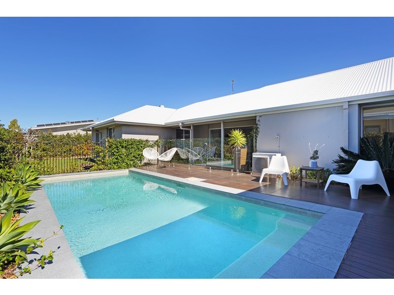 7 Airlie Crescent, Pelican Waters QLD 4551