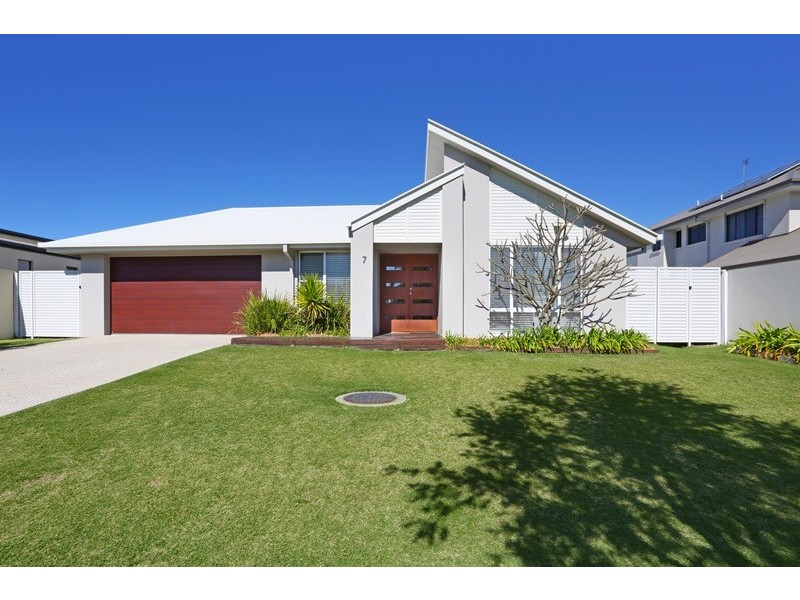 7 Airlie Crescent, Pelican Waters QLD 4551