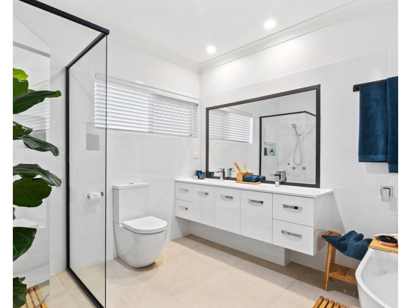 17 Ramsay Crescent, Golden Beach QLD 4551