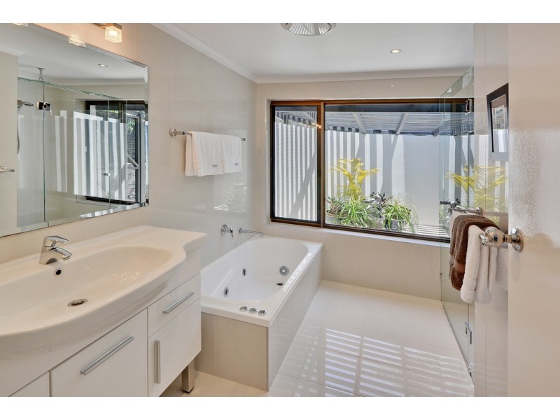 8 Beachside Court, Shelly Beach QLD 4551