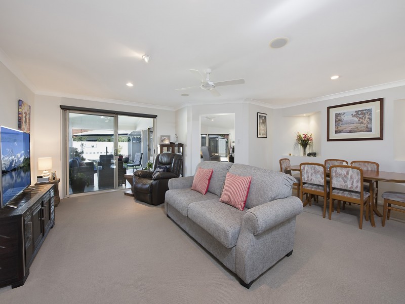 5 Campbellville Circuit, Pelican Waters QLD 4551