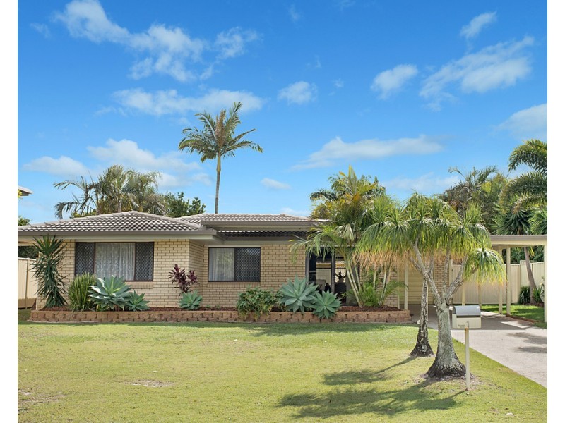 1 Cunningham Court, Golden Beach QLD 4551