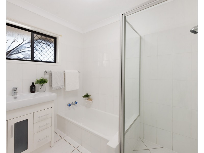 1 Cunningham Court, Golden Beach QLD 4551
