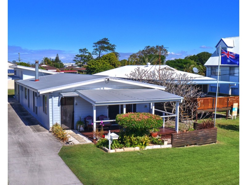 10 Wills Avenue, Golden Beach QLD 4551