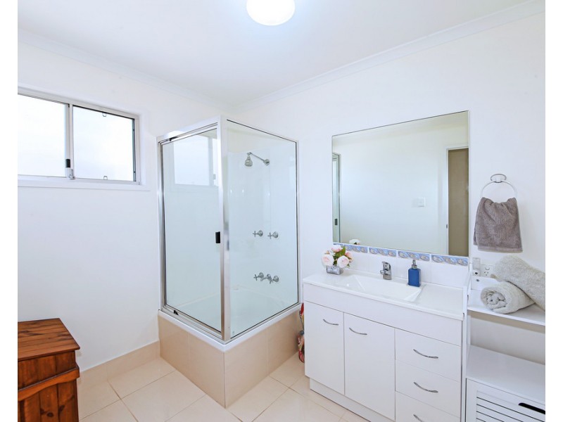 10 Wills Avenue, Golden Beach QLD 4551