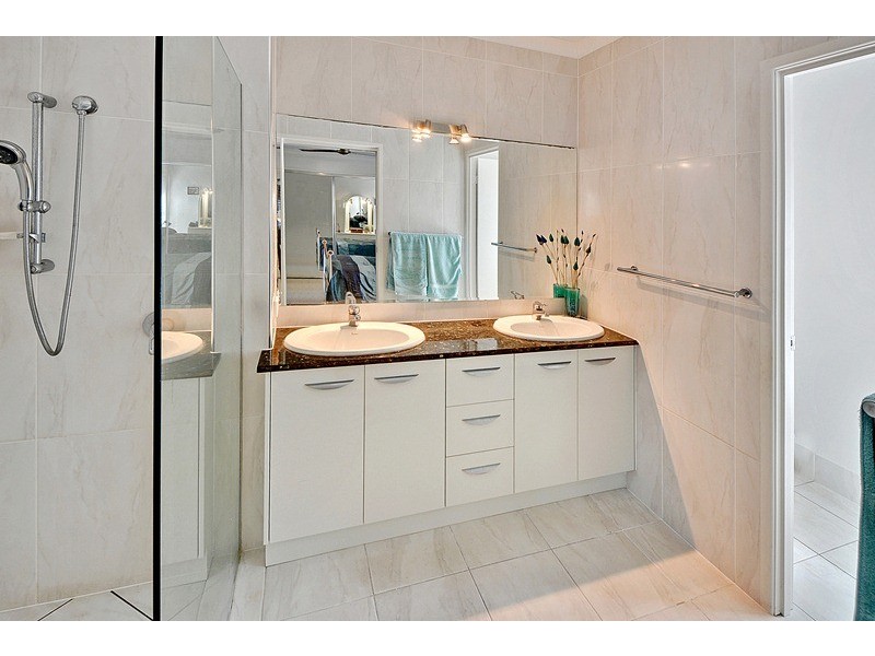 6 Melos Place, Kawana Island QLD 4575