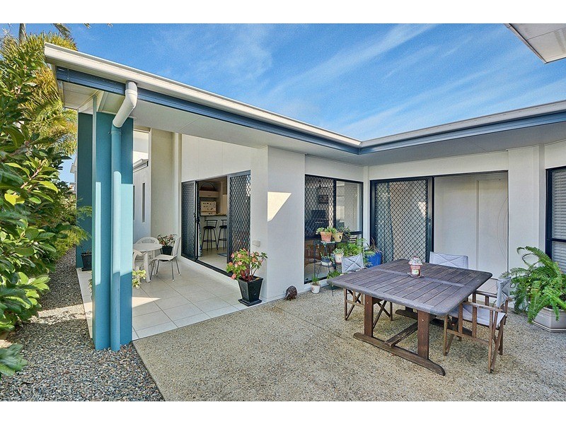 6 Melos Place, Kawana Island QLD 4575