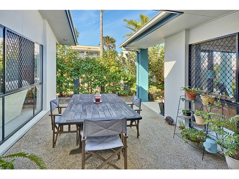 6 Melos Place, Kawana Island QLD 4575