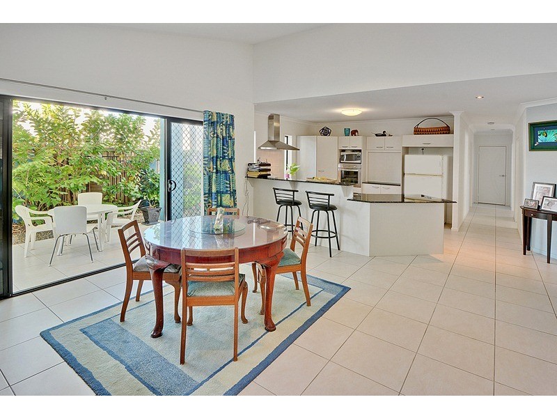 6 Melos Place, Kawana Island QLD 4575