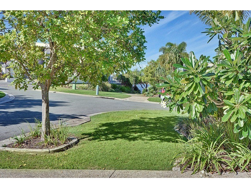 6 Melos Place, Kawana Island QLD 4575