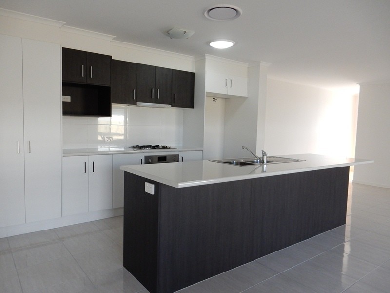 8 Tea Tree Court, Little Mountain QLD 4551