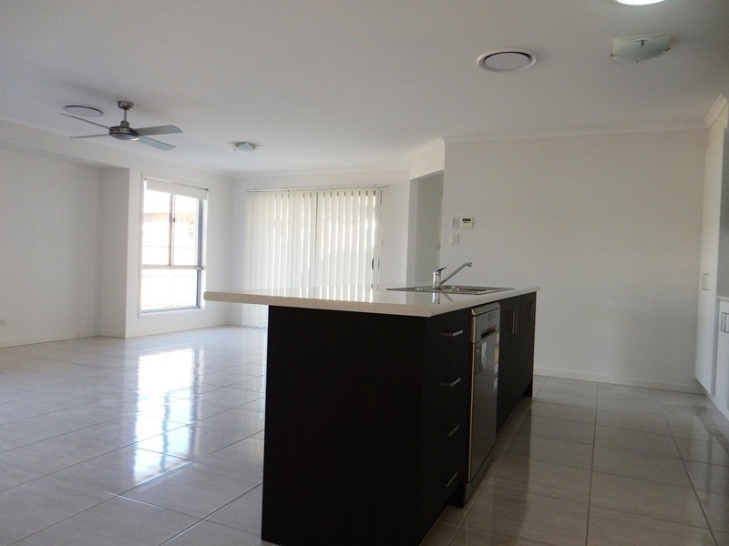 8 Tea Tree Court, Little Mountain QLD 4551