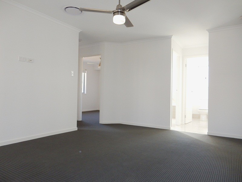 8 Tea Tree Court, Little Mountain QLD 4551