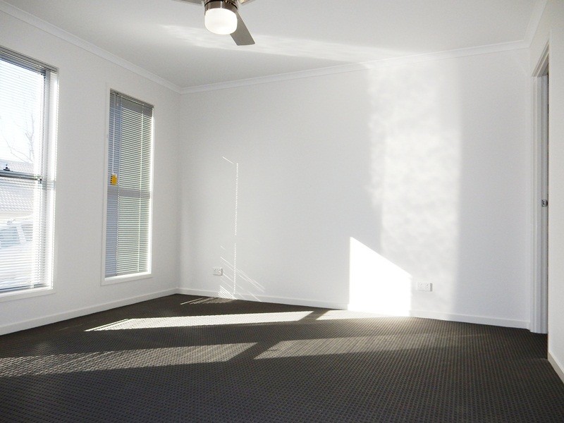8 Tea Tree Court, Little Mountain QLD 4551