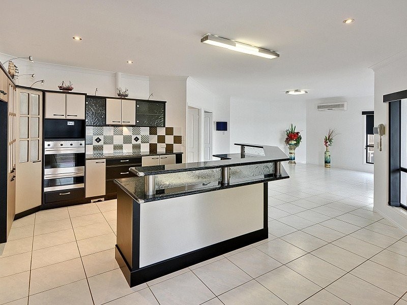 2 Quayline Close, Pelican Waters QLD 4551