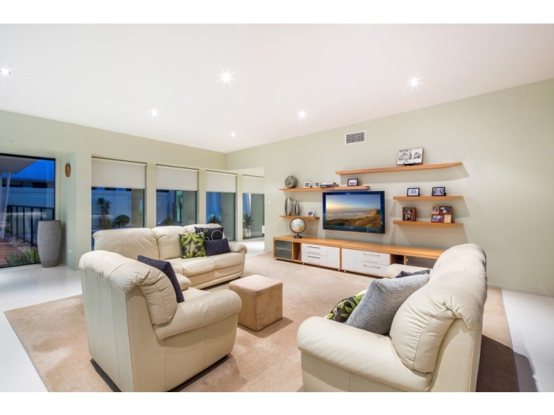 24 Campbellville Circuit, Pelican Waters QLD 4551