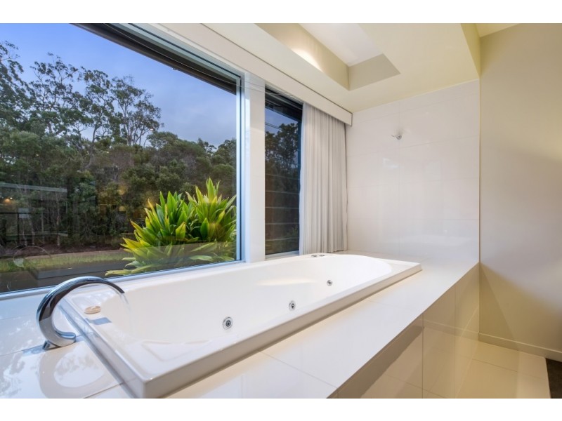 24 Campbellville Circuit, Pelican Waters QLD 4551