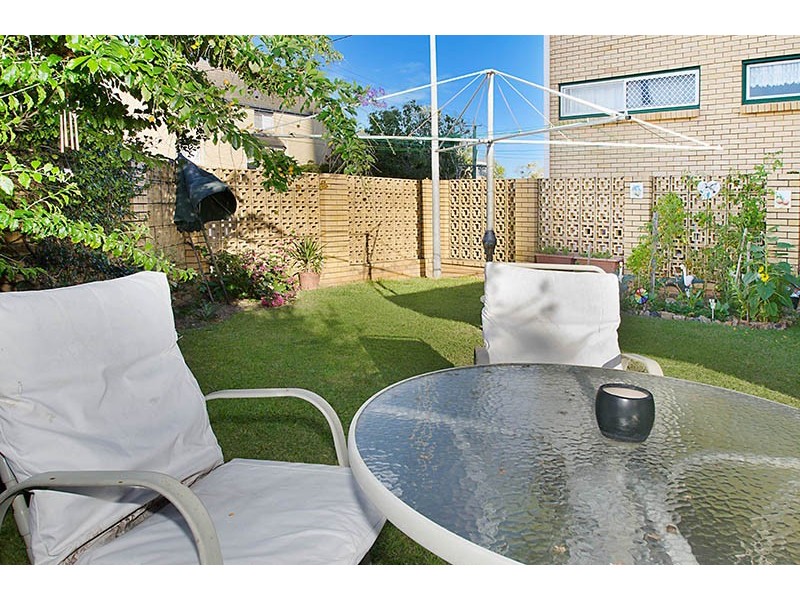 Unit 2 ‘Marperel’ 1 Verney Street, Kings Beach QLD 4551