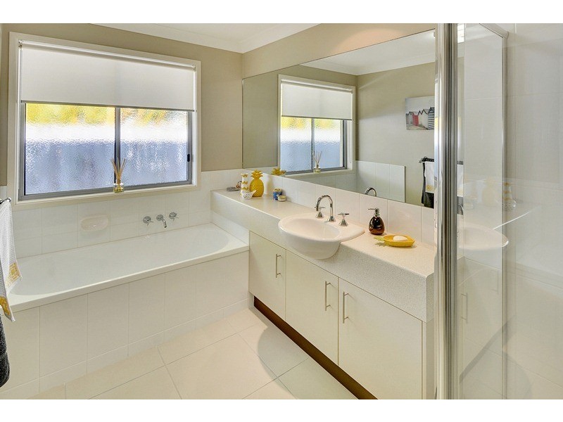 4 Bellanboe Circuit, Pelican Waters QLD 4551