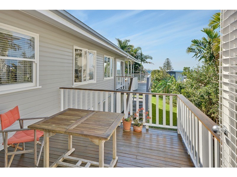 11 Burgess Street, Kings Beach QLD 4551