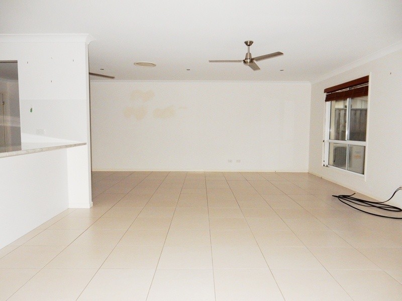 Unit 2 ‘Meridan Villas’ 10 Alicia Circuit, Little Mountain QLD 4551