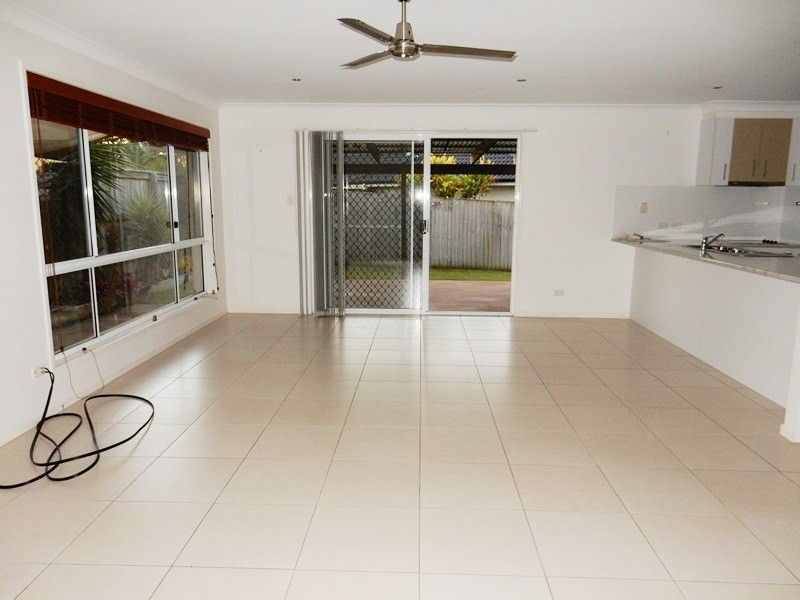 Unit 2 ‘Meridan Villas’ 10 Alicia Circuit, Little Mountain QLD 4551