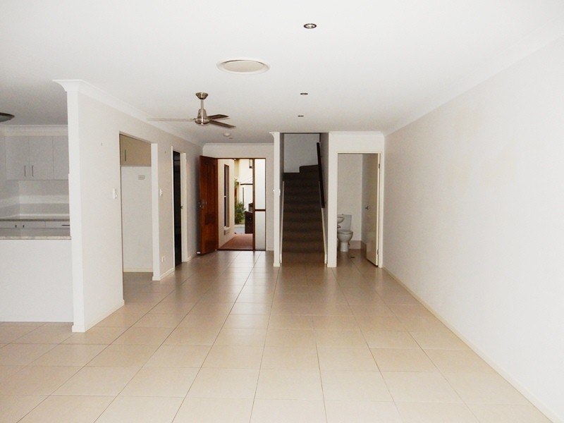 Unit 2 ‘Meridan Villas’ 10 Alicia Circuit, Little Mountain QLD 4551