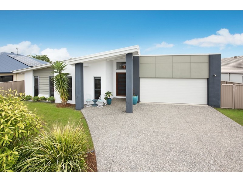 40 Sovereign Circuit, Pelican Waters QLD 4551