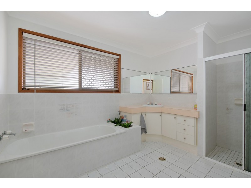 17 Mulloka Esplanade, Wurtulla QLD 4575