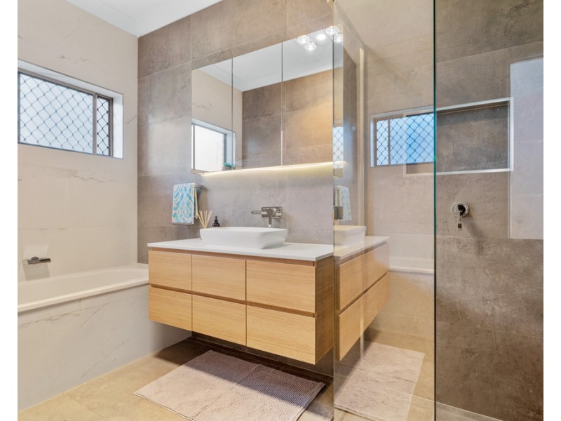 32 Russell Street, Moffat Beach QLD 4551