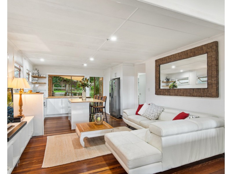 12 Upper Gay Terrace, Kings Beach QLD 4551