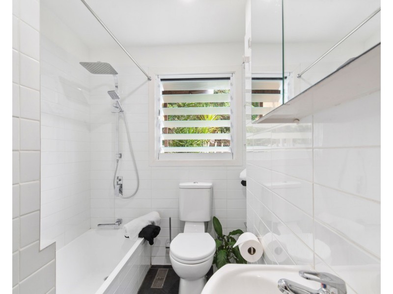 12 Upper Gay Terrace, Kings Beach QLD 4551